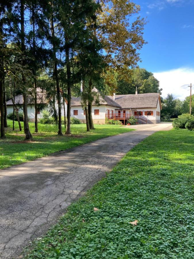 Wildente Vadaszhaz Tamási Buitenkant foto